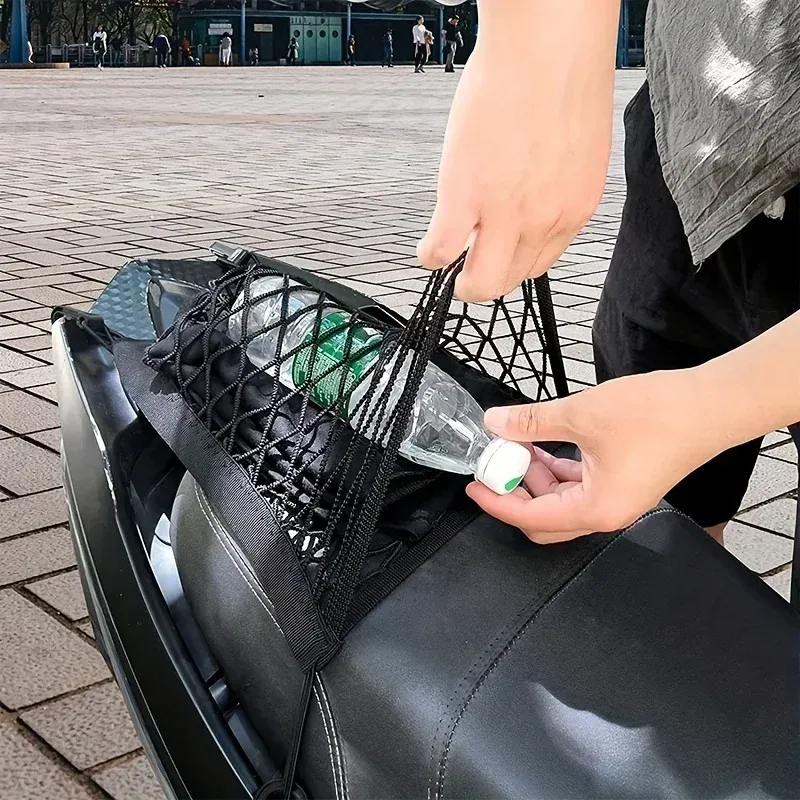 Détail du filet de chargement pour moto