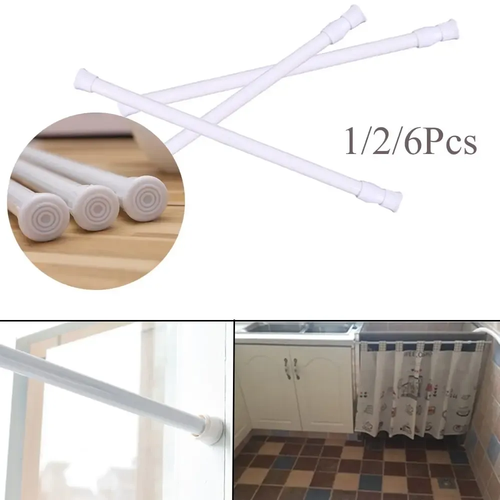 Tringle à rideau télescopique dans un intérieur moderne
