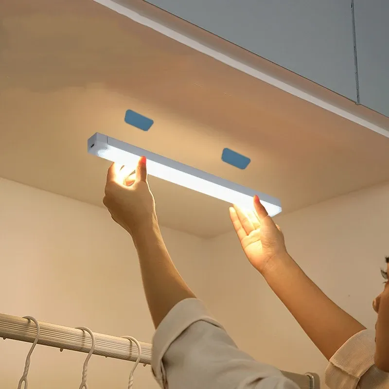 Lampe LED sans fil à détecteur de mouvement, rechargeable par USB, veilleuse magnétique portable pour armoire et cuisine 2