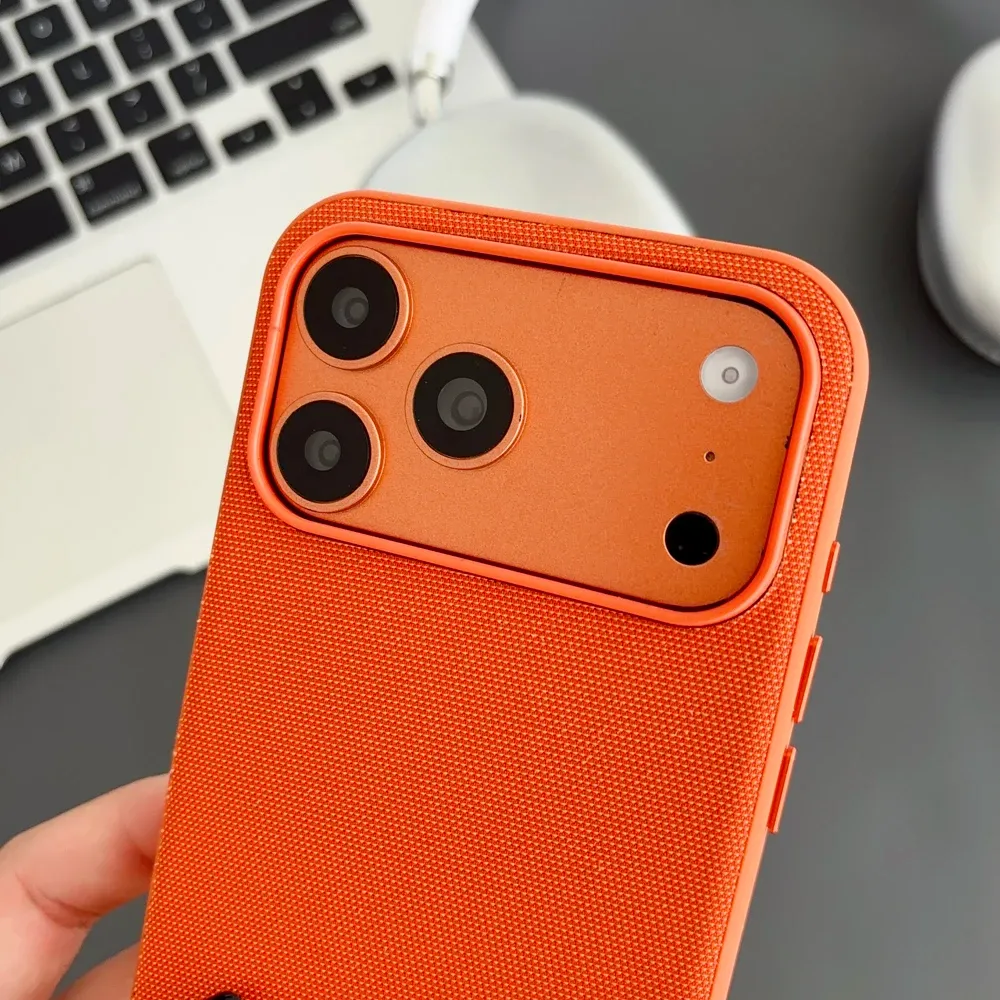Coque tissée pour iPhone, mise en situation