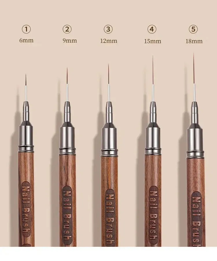 Pinceau pour nail art en utilisation créative