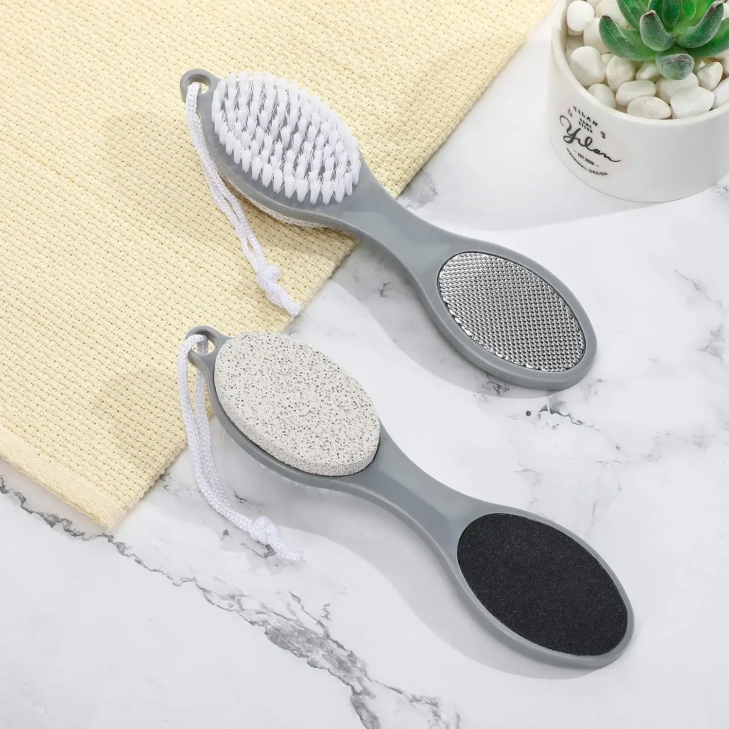 Kit de pédicure 4 en 1 : brosse à récurer, lime, râpe et pierre ponce pour les pieds, avec brosse de nettoyage des ongles