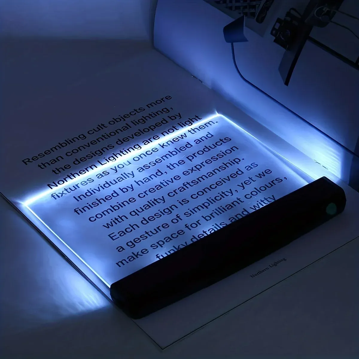 Lampe de lecture LED à vision nocturne, en situation