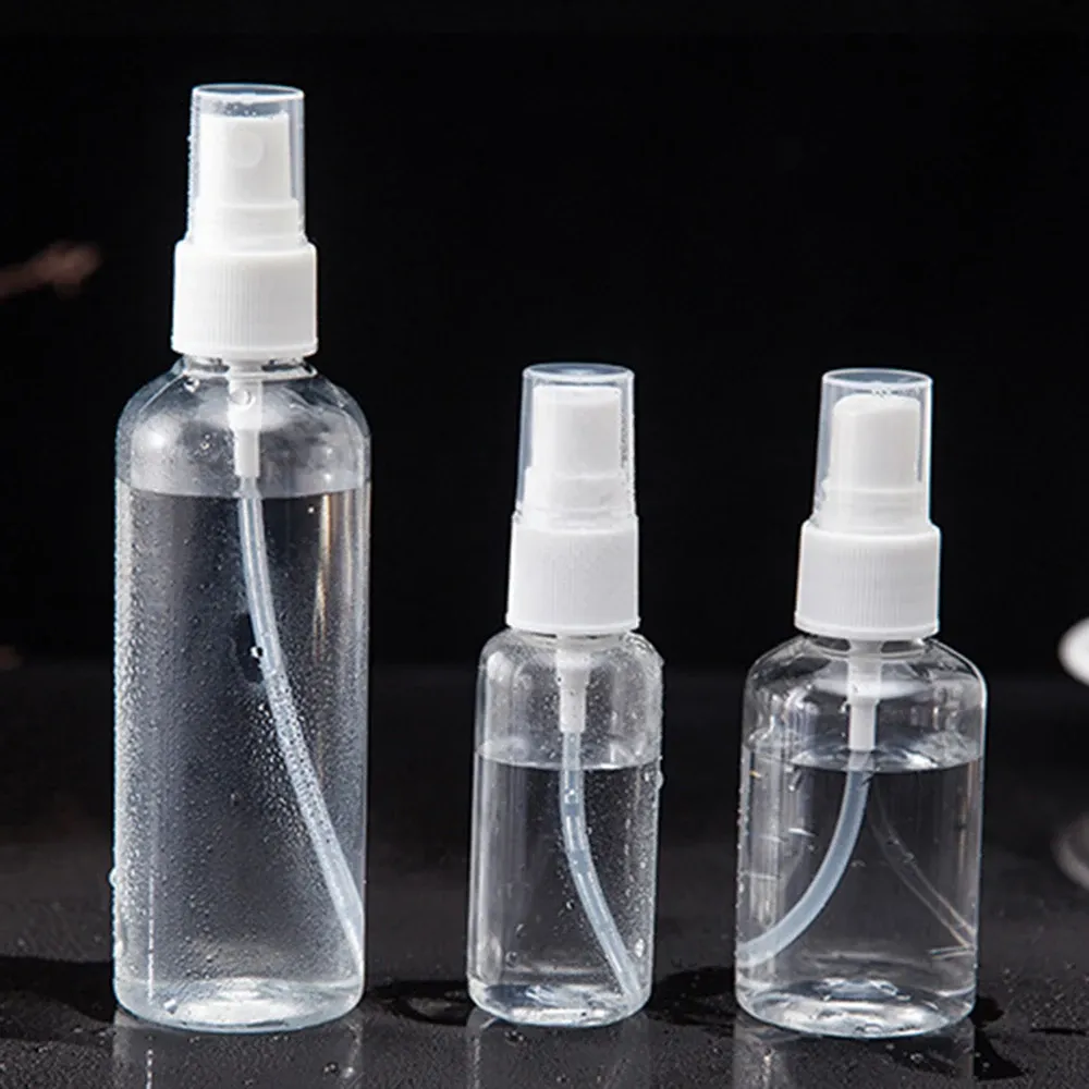 Flacon pulvérisateur rechargeable dans un environnement lifestyle