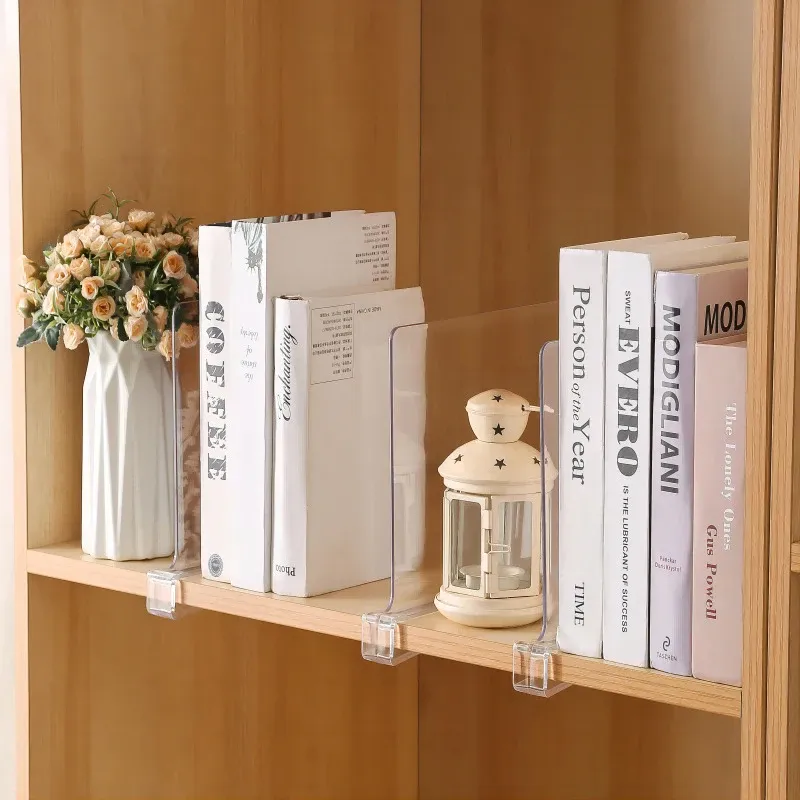 Organisation de vêtements pliés avec séparateurs