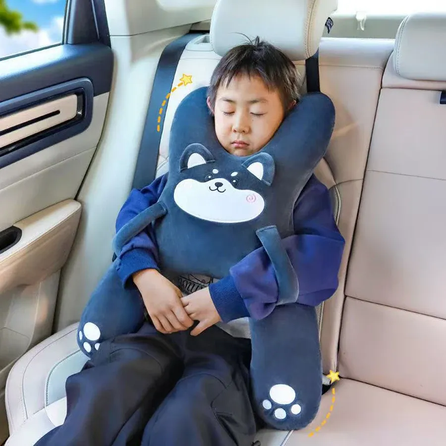 Coussin de nuque enfant en situation de voyage