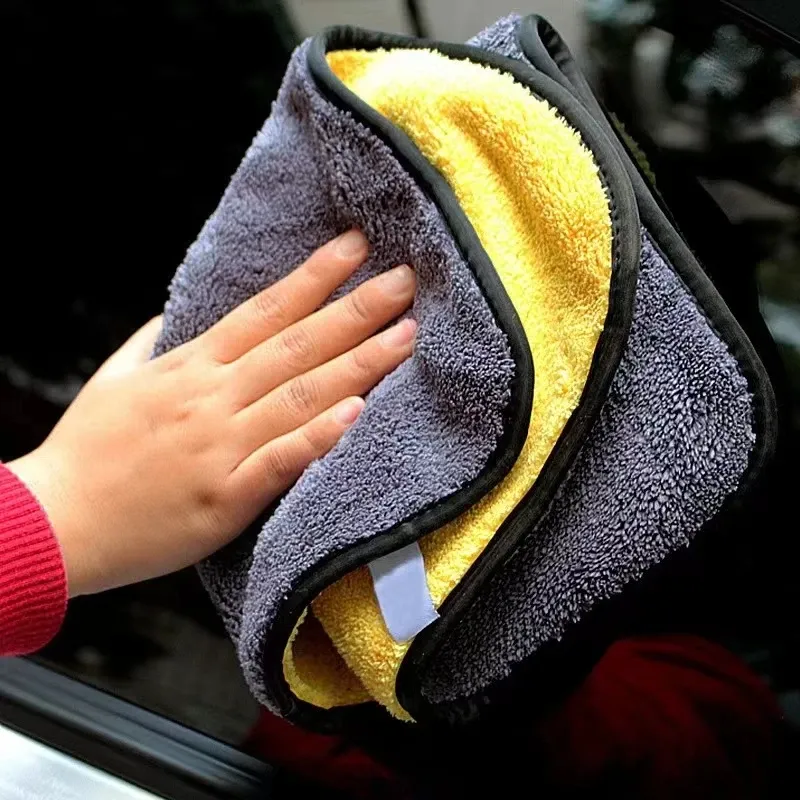 Serviette en microfibre pour l'entretien intérieur et extérieur