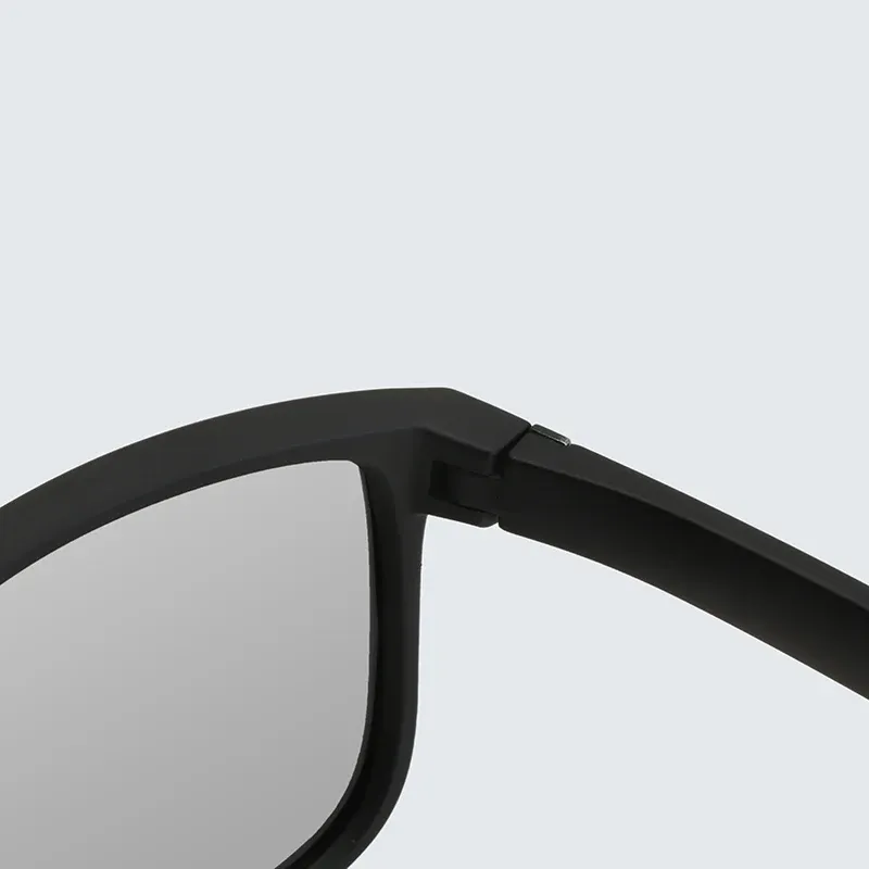 Lunettes de soleil carrées, vue de face