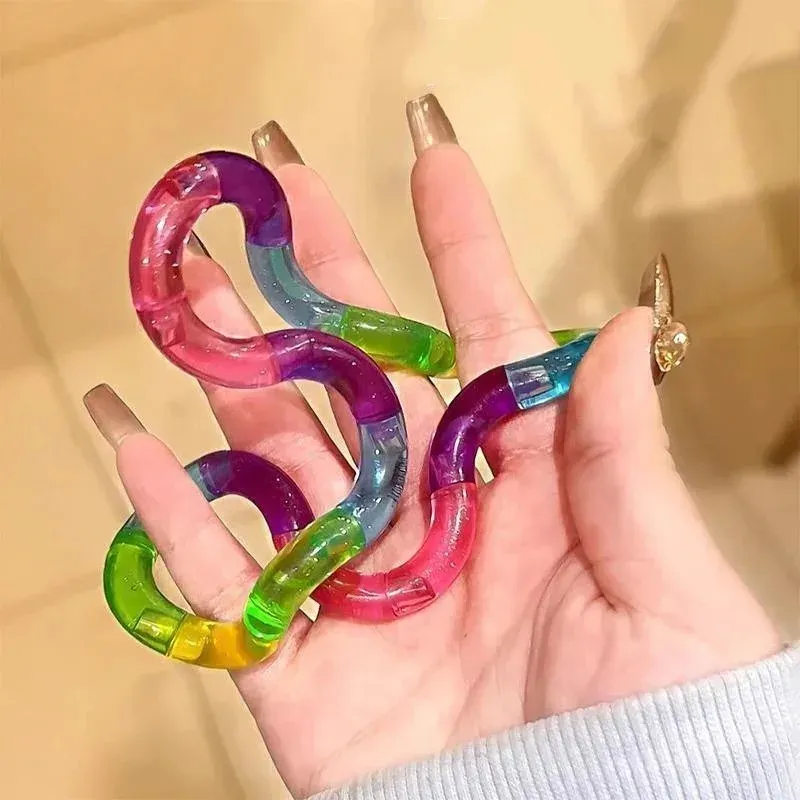 Jouet anti-stress transformable en nœud arc-en-ciel pour adultes et étudiants, idéal en classe et au bureau - Image 1