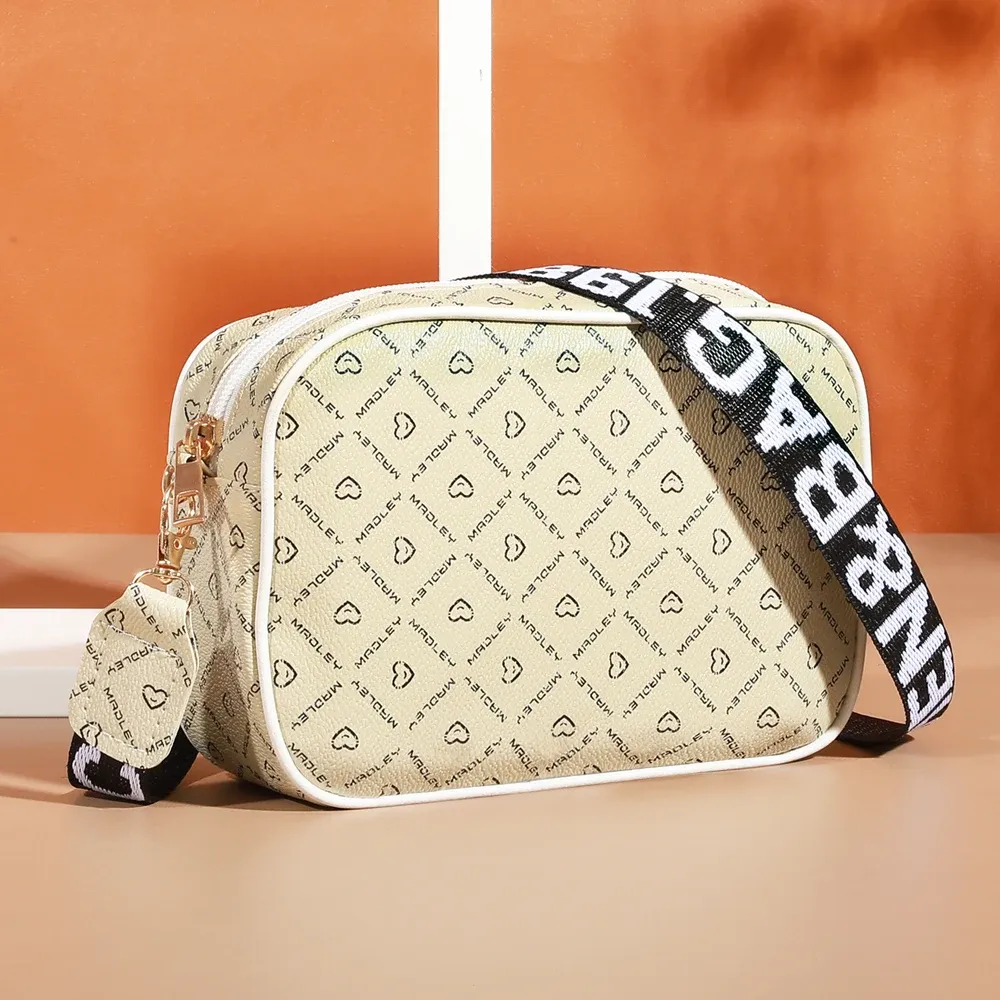 Sac à bandoulière, mise en scène