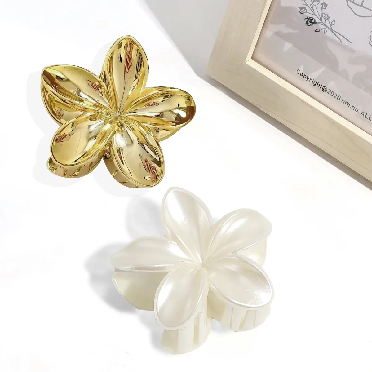Pince à Cheveux Géométrique en Métal, Pince Crabe Croisée Élégante pour Femme et Fille 35