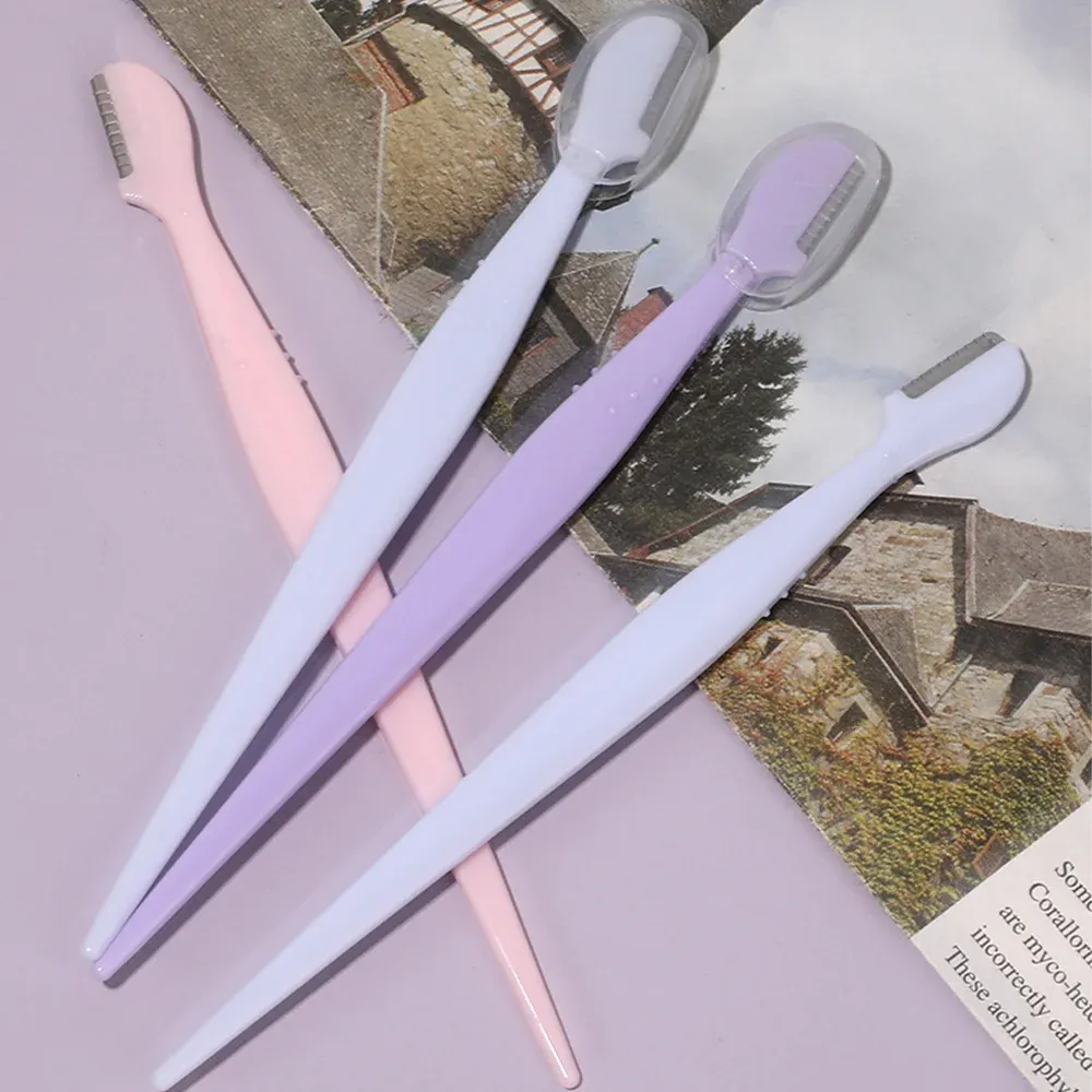 Rasoirs à sourcils en détail