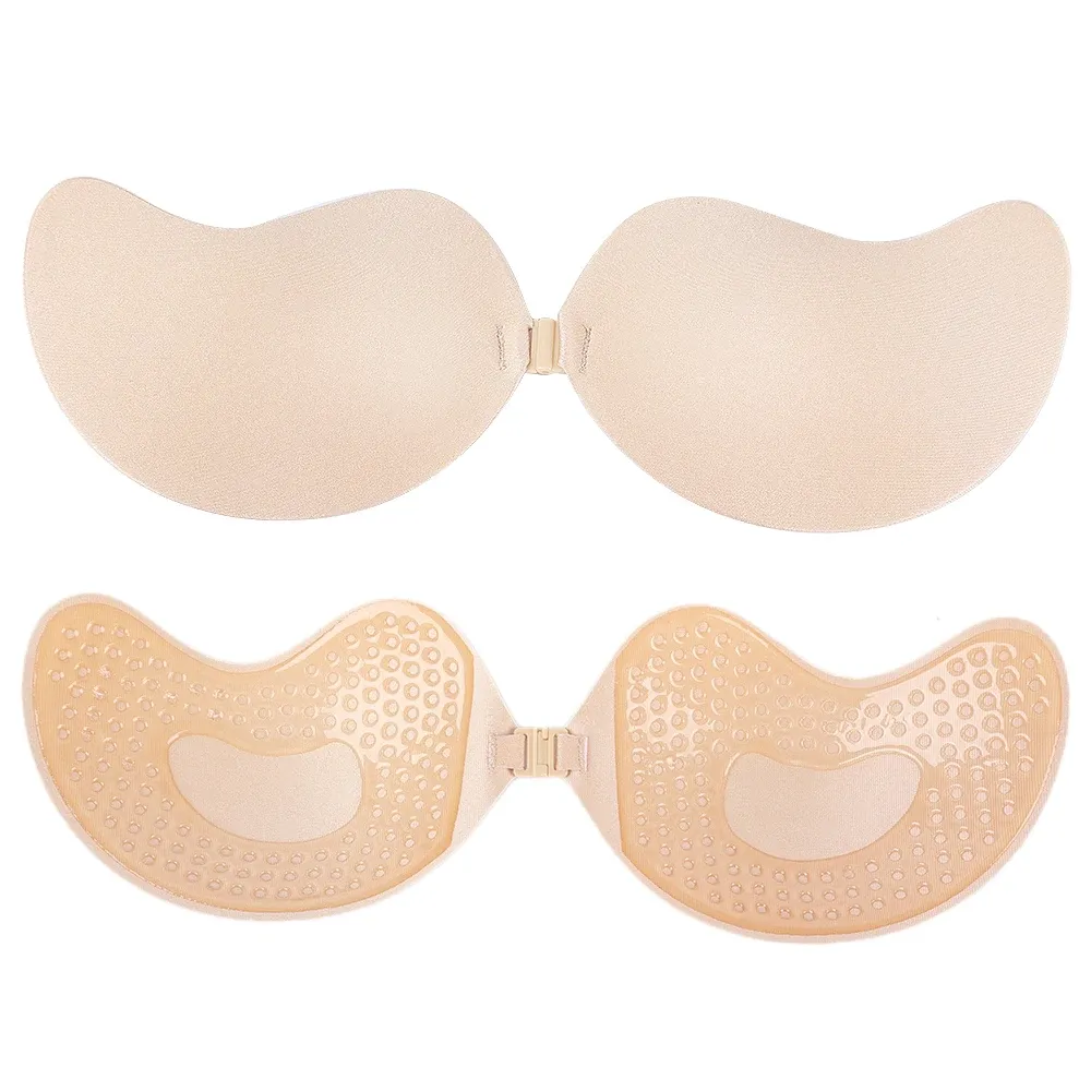 Soutien-gorge autocollant invisible, mise en situation voyage