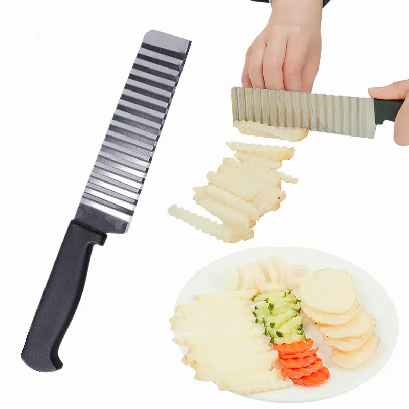 Détail de la lame ondulée du coupe-frites