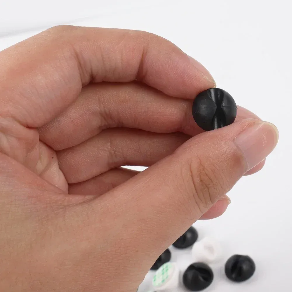 Clips de câble adhésifs pour un espace de travail organisé