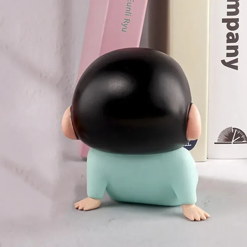 Figurine Crayon Shin-Chan dans une ambiance lifestyle