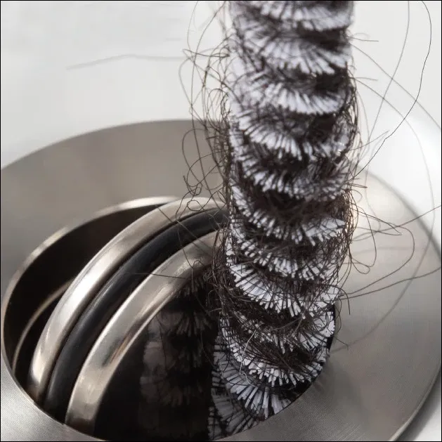 Brosse de nettoyage en nylon pour évacuations