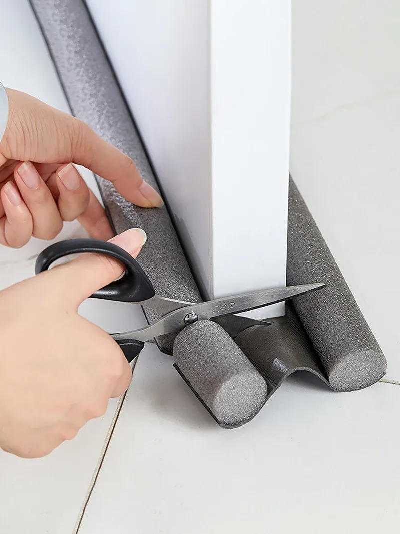 Bande d'étanchéité pour bas de porte, protection
