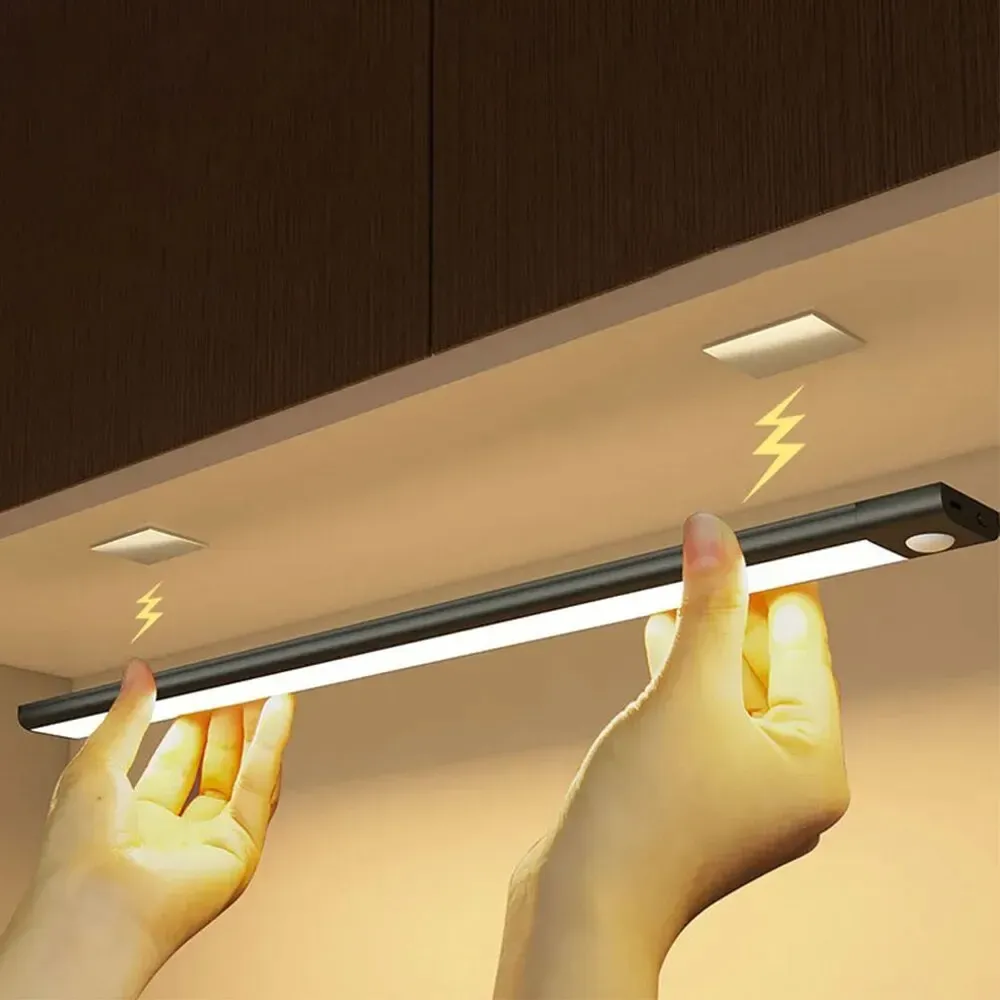 Lampe LED rechargeable USB-C avec capteur de mouvement pour armoire de cuisine et garde-robe, disponible en 20, 30, 40, 50 et 60 cm