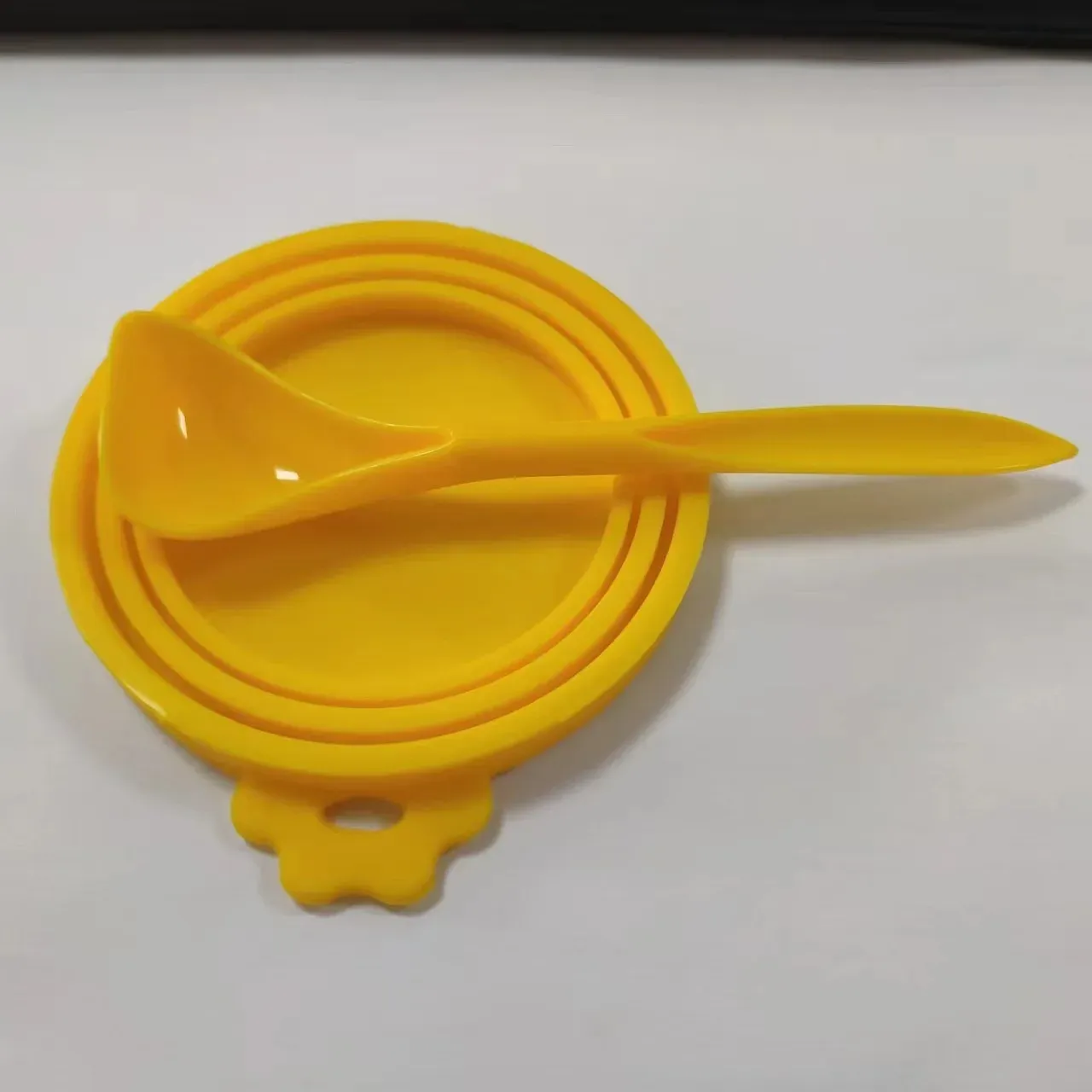 Couvercle hermétique réutilisable en silicone avec cuillère pour boîte de nourriture pour chats et chiens 8