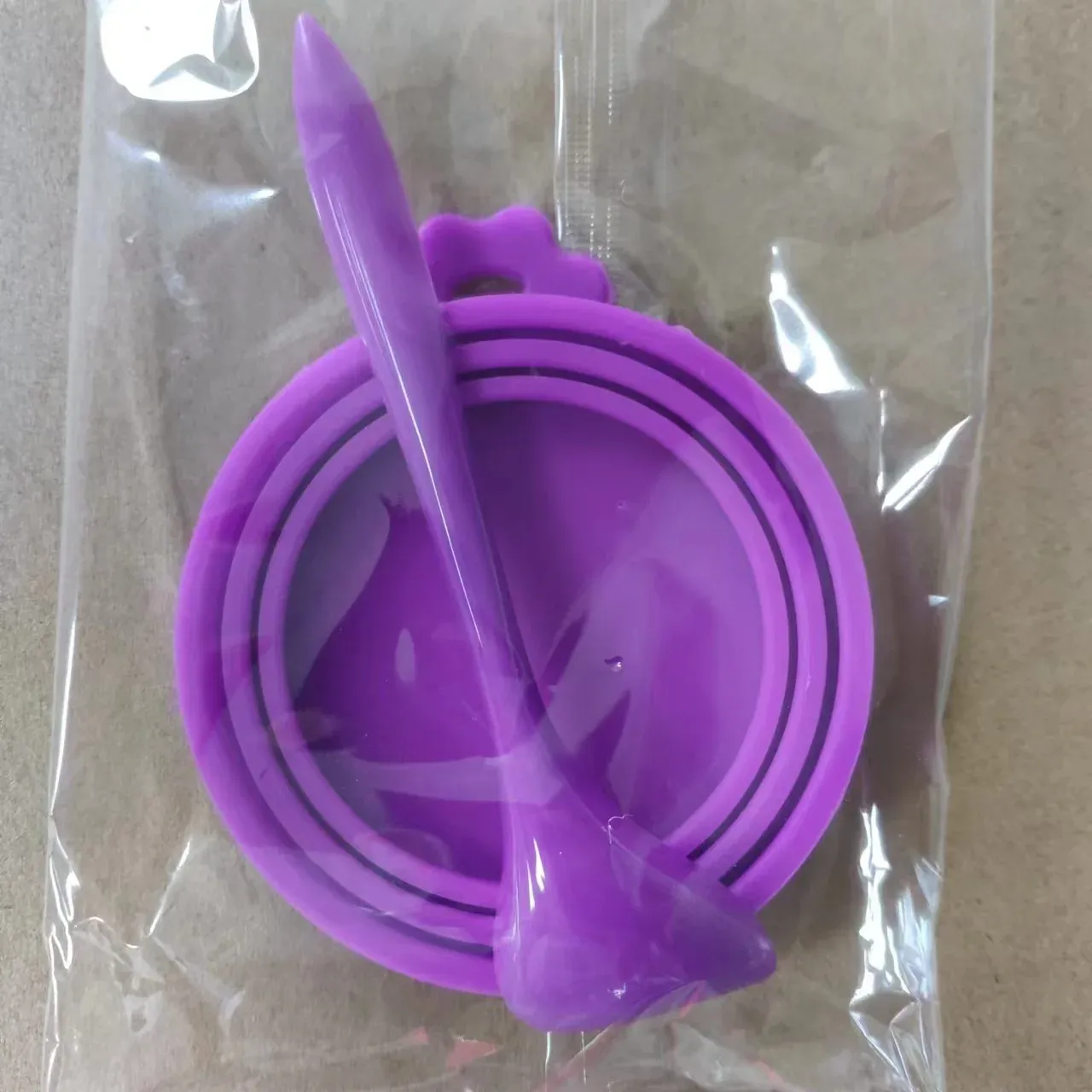 Couvercle hermétique réutilisable en silicone avec cuillère pour boîte de nourriture pour chats et chiens 7