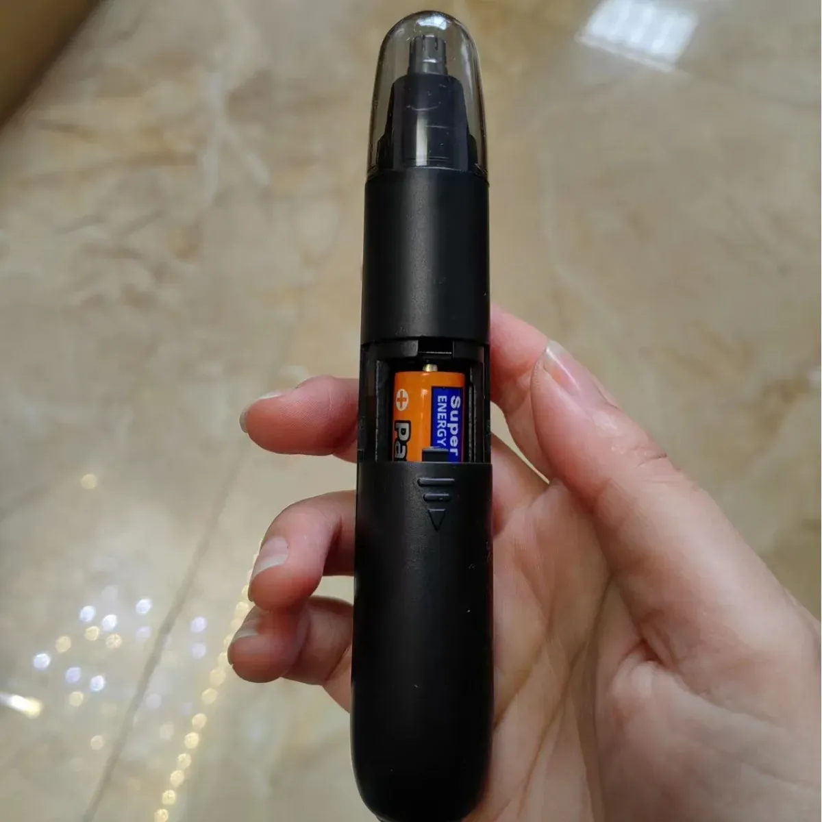 Tondeuse électrique pour poils du nez, oreilles, cou et sourcils, pour hommes et femmes 4