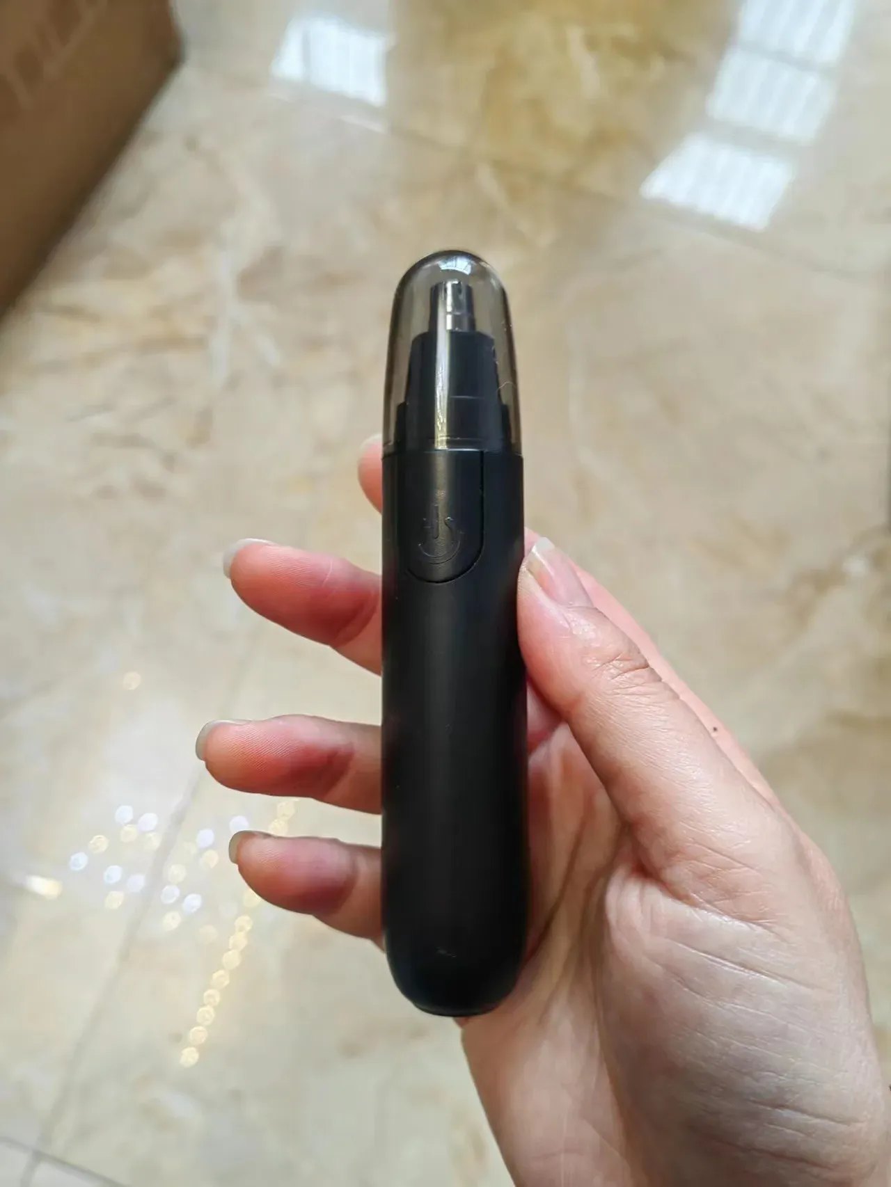 Tondeuse électrique pour poils du nez, oreilles, cou et sourcils, pour hommes et femmes 6