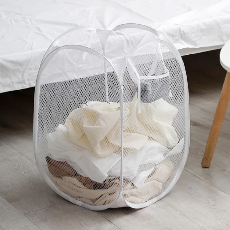 Panier à linge pliable en situation d'utilisation