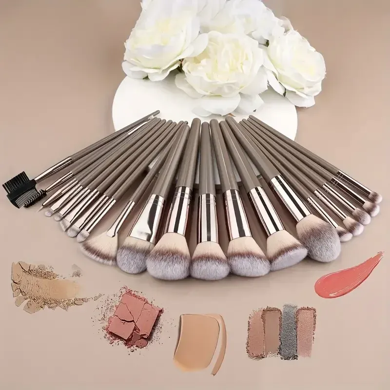Détail des pinceaux de maquillage doux et moelleux