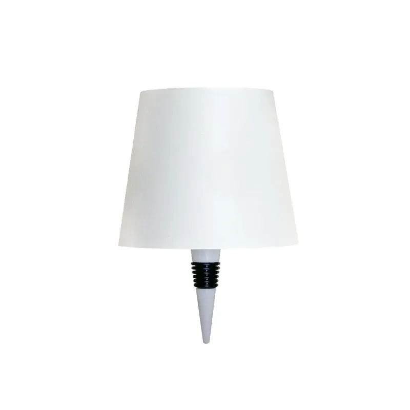 Lampe LED bouteille design avec phare intégré, portable et rechargeable, RVB et intensité variable, idéale pour bar, restaurant, camping et décoration 8