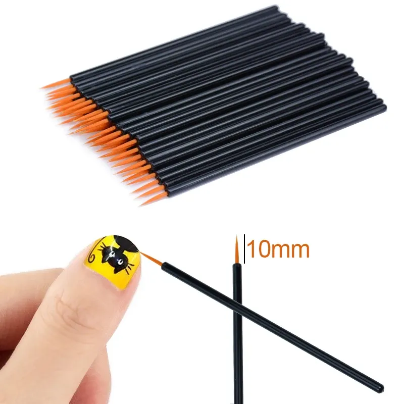 Brosse jetable pour Nail Art, en situation