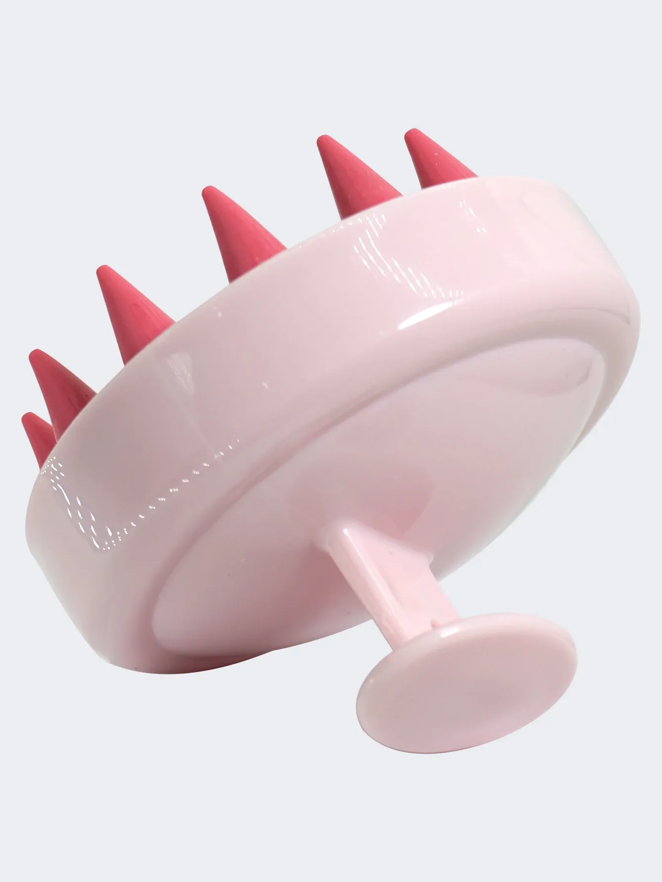 Brosse de massage du cuir chevelu en silicone, mise en situation