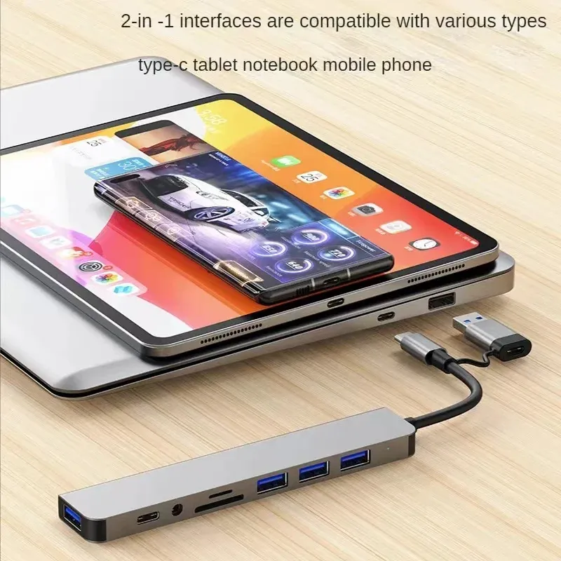 Port USB-C du hub connecté à un ordinateur portable