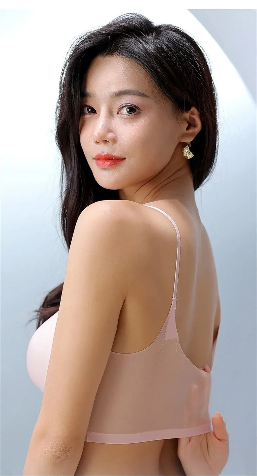 Soutien-gorge ultra-fin porté sous un vêtement