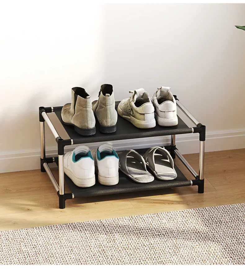 Porte-chaussures dans un espace de rangement