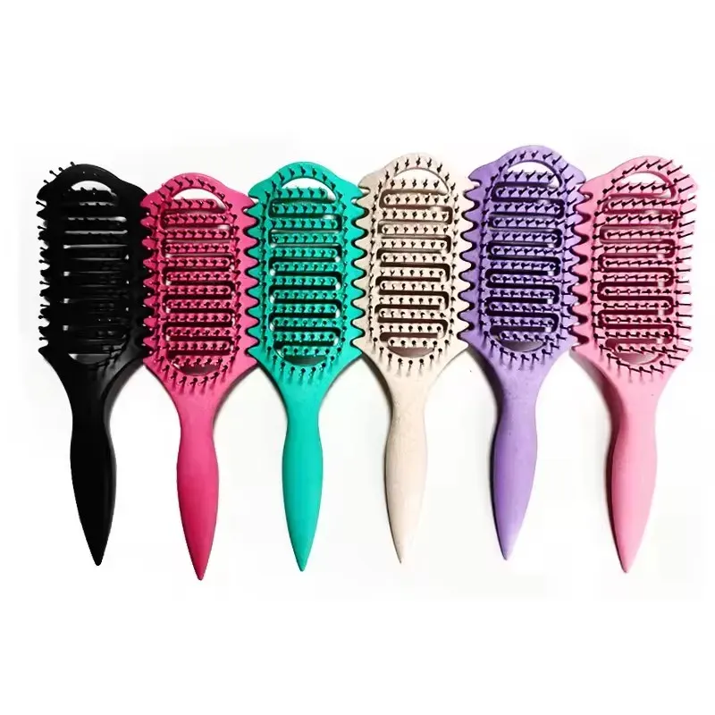 Brosse coiffante pour boucles en situation d'utilisation