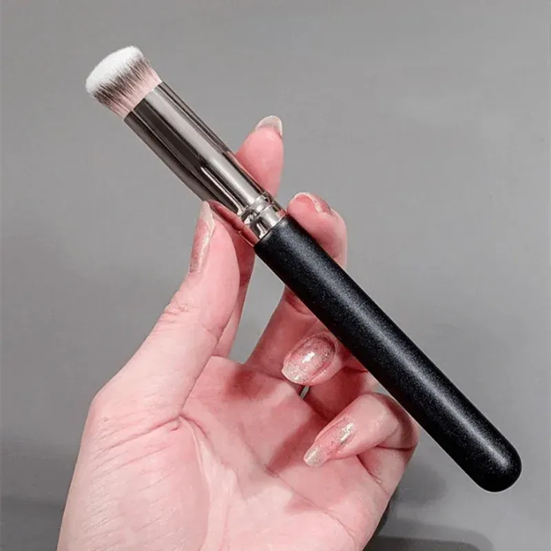 Gros plan sur les poils du pinceau