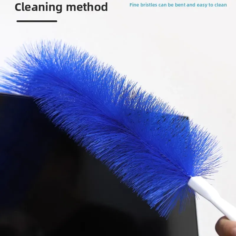 Nettoyage des persiennes avec la brosse