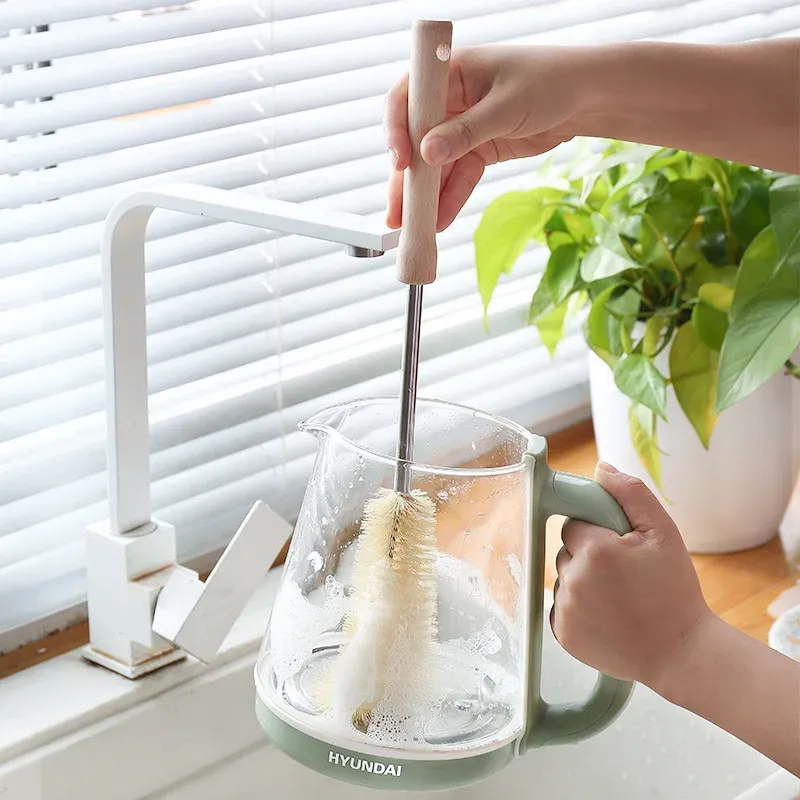 Brosse à bouteilles en bois à long manche 2