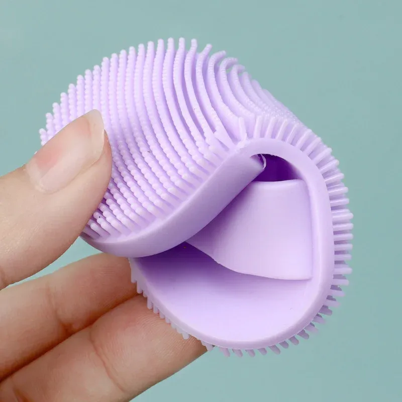 Brosse nettoyante visage en silicone avec coussinets digitaux pour un nettoyage en profondeur des pores et l'élimination des peaux mortes 4