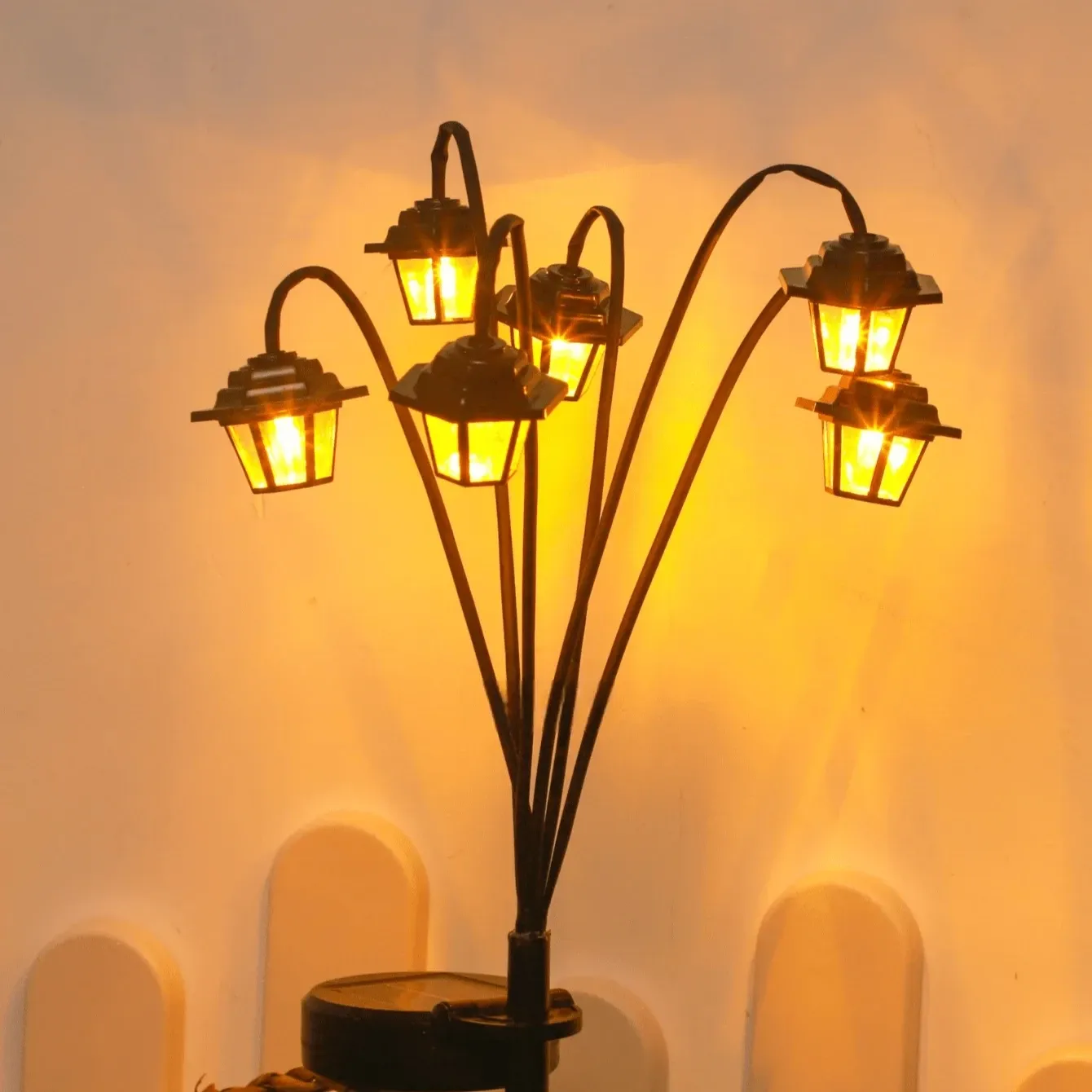 Lanterne solaire rétro à 6 LED pour jardin et cour 2