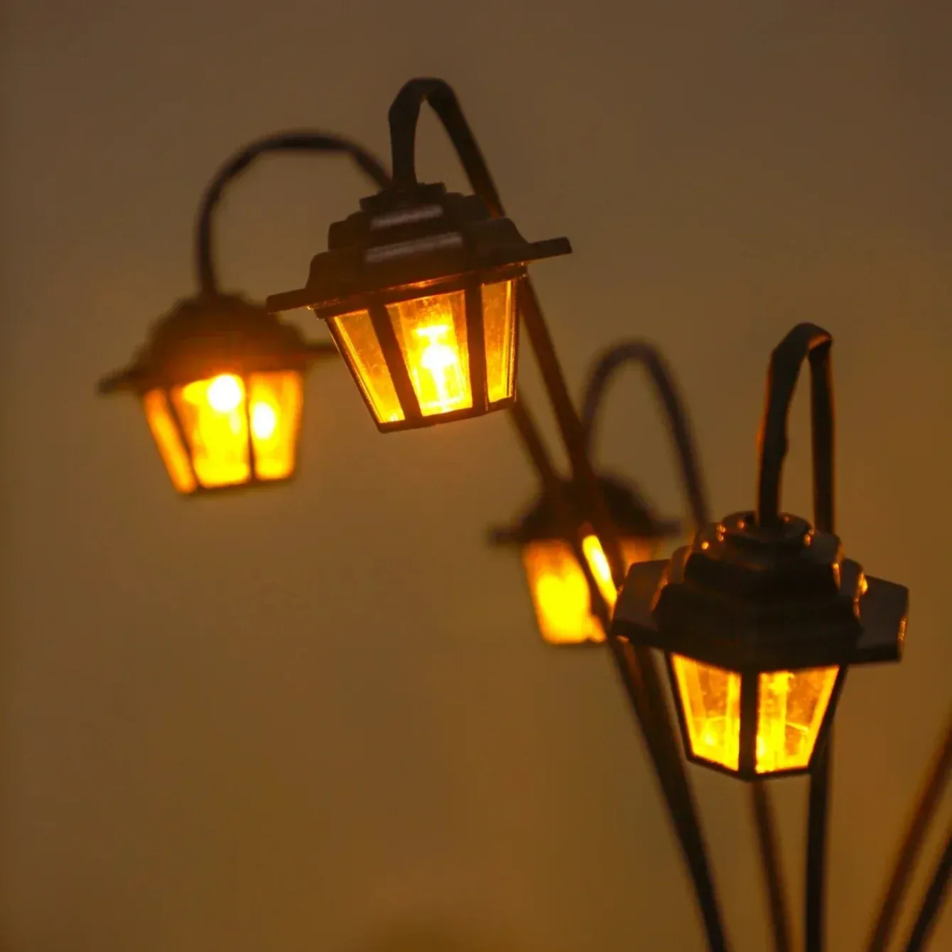 Lanterne solaire rétro à 6 LED pour jardin et cour 4