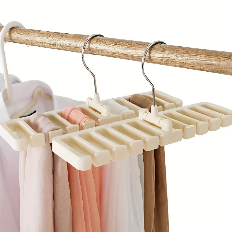 Cintre de ceinture multifonctionnel dans un dressing