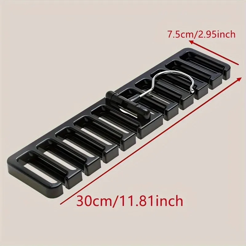 Cintre de ceinture multifonctionnel en situation dans un placard