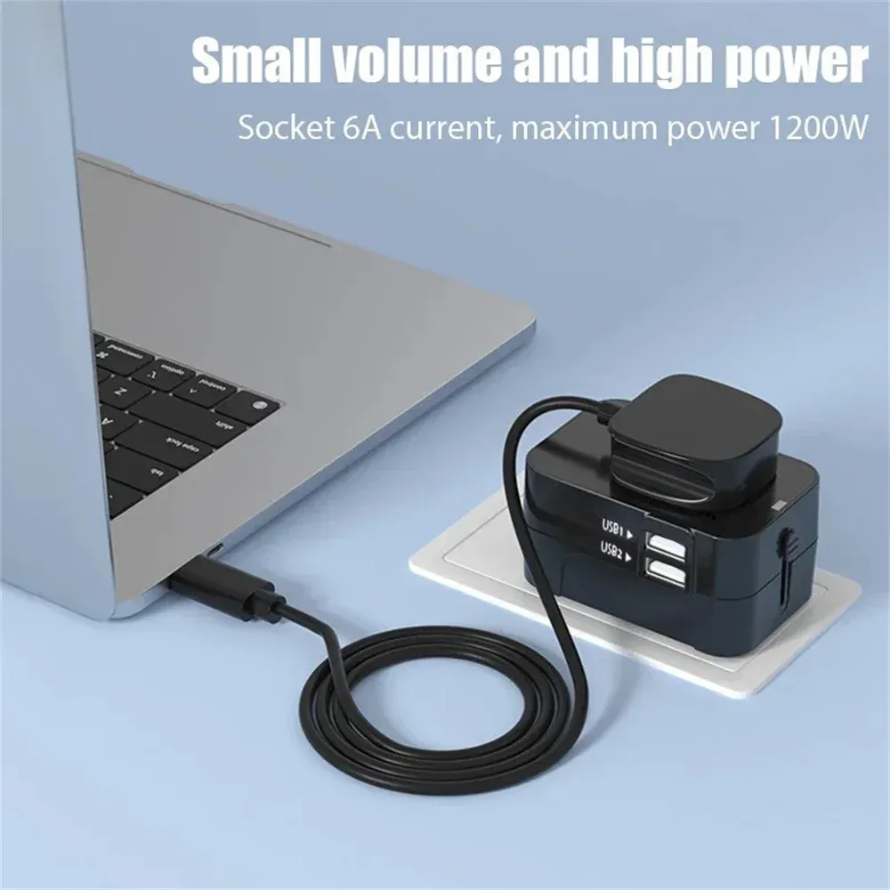 Adaptateur de voyage universel, en situation
