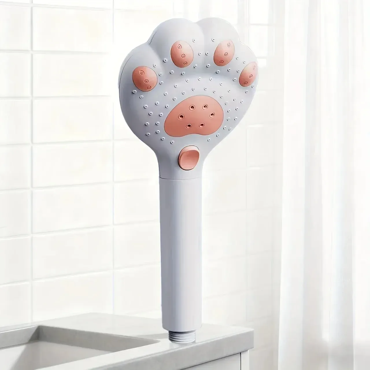 Pommeau de douche patte de chat sous l'eau, jet actif