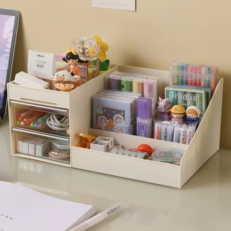 Organisateur cosmétique sur une coiffeuse