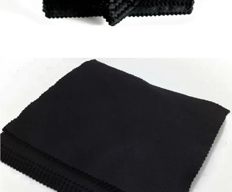 Chiffon de nettoyage microfibre en situation d'utilisation