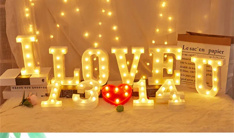 Lettre LED en ambiance chaleureuse