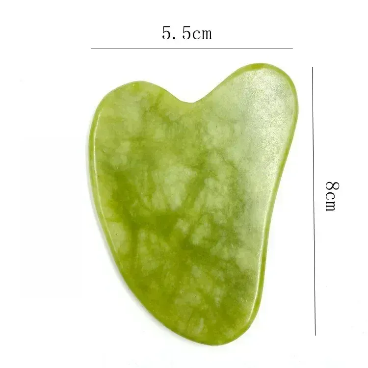 Rituel de soin avec rouleau de jade
